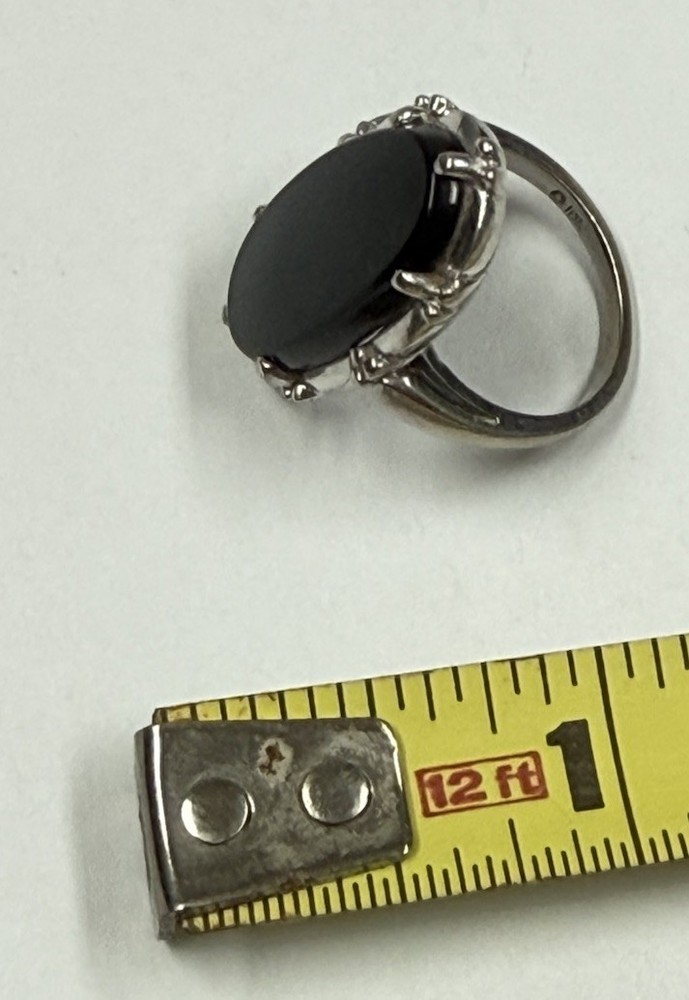 Vintage 1960’s 10K White Gold Oval Black Onyx Ring 5.1 Grams Size 6?