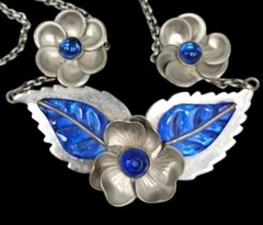 Vtg 1940s Carved Blue Lucite Floral Bib Necklace WWII Pot Metal Unsigned