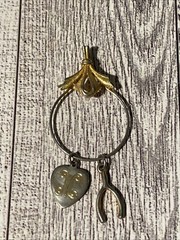 Vtg Gold Tone Eyeglass Holder Spectacle Loop Pendant +2 Charms Wishbone Heart