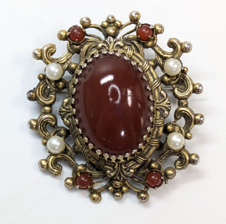Vintage Chunky Red Glass Cabochon Brass Tone Regal Style Brooch Pin 2″