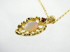 Vintage Goldtone Metal Ruby and Opaline Glass Pendant Necklace 3g 17.75 Inches
