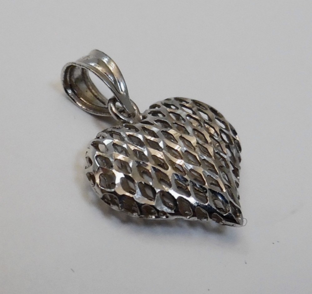 Beautiful Michael Anthony 14K White Gold Filigree Mesh Heart Pendant