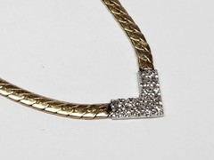 COOL 1980s 13-14k Multi-Tone Gold Herringbone Diamond Pave’ Chevron 16″ Necklace