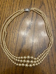 VTG 1950’s College Co-ed or TV Mom Triple Strand Luminescent Faux Pearl Necklace