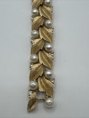 Vintage Crown Trifari Gold Tone Faux Pearls & Rhinestone Bracelet 7″
