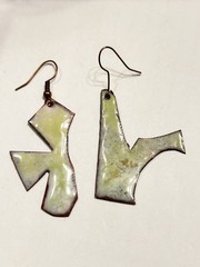 VTG MCM Brutalist Modern Handmade Abstract Asymmetrical Enameled Copper Earrings