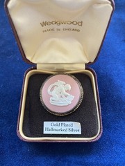Vintage Pink Wedgwood Cameo Gold Over Silver Brooch Cupid