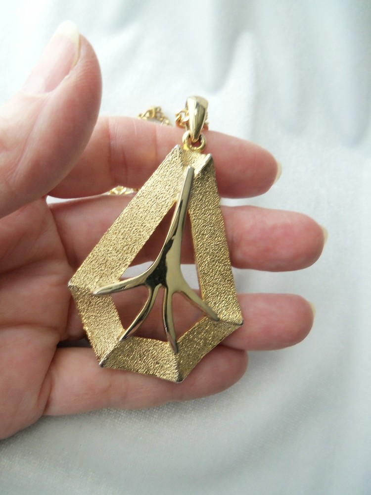 Vintage Celebrity NY Textured Gold Tone Modernist Pendant Necklace