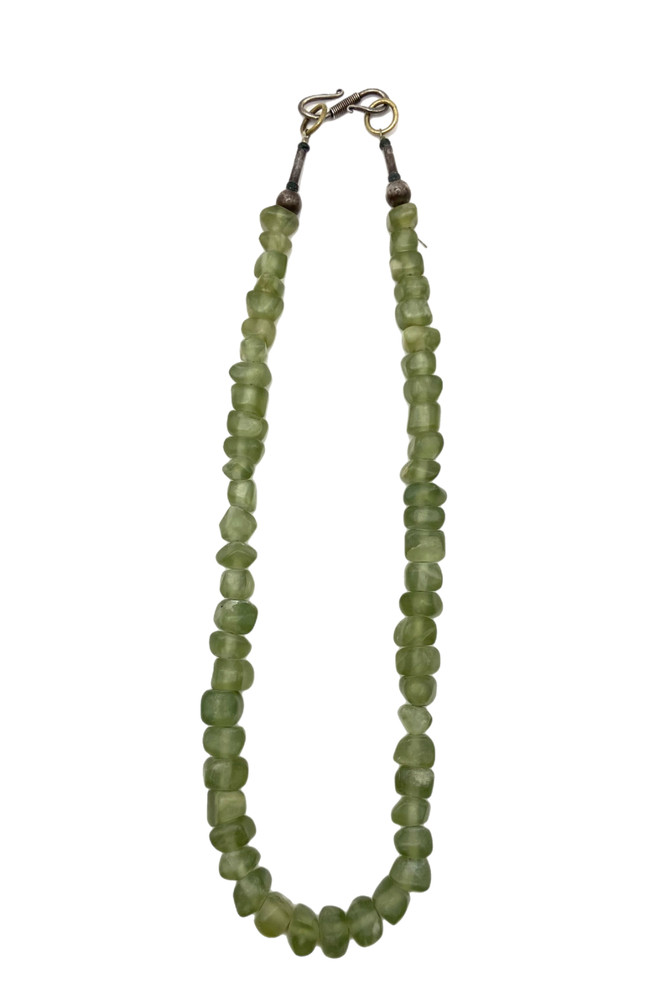 Vintage Chunky Green Prehnite Beaded Chip Nugget Necklace Handmade 18″ Choker