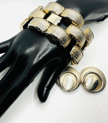 Lot VTG Chunky 1960’s Textured Brushed Gold Tone Dome Link Bracelet & Earrings