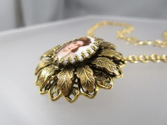 Vintage ACCESSOCRAFT Chain Porcelain Pendant Filgree Brooch Pin Necklace 836