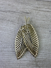 Vintage Unbranded Leaf Brooch Rhinestone & Pearl Accent 3.25″