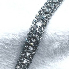 Vintage Weiss Rhinestone Bracelet Baguettes Fold Over Clasp .5″ 6.5″