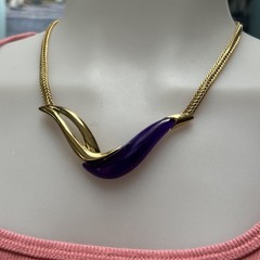 VINTAGE PARKLANE GOLD TONE & PURPLE LUCITE SWIRL & WIDE BRAIDED CHAIN NECKLACE