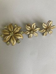 Vtg Enamel Flower Brooch and Screw Back Earrings Rhinestone Set -READ see pics