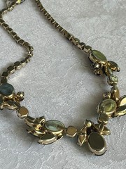 Beautiful Vintage Weiss Heliotrope Cabochons Necklace Gold-tone Accents Exc 17.5