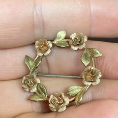 Krementz Copper Tone Gold Plated Round Leaf Rose Pin Brooch Signed Vtg Wreath