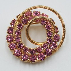 Brilliant Pink Crystal Brooch 1.25in Textured Gold Tone Quality Rhinestone VTG