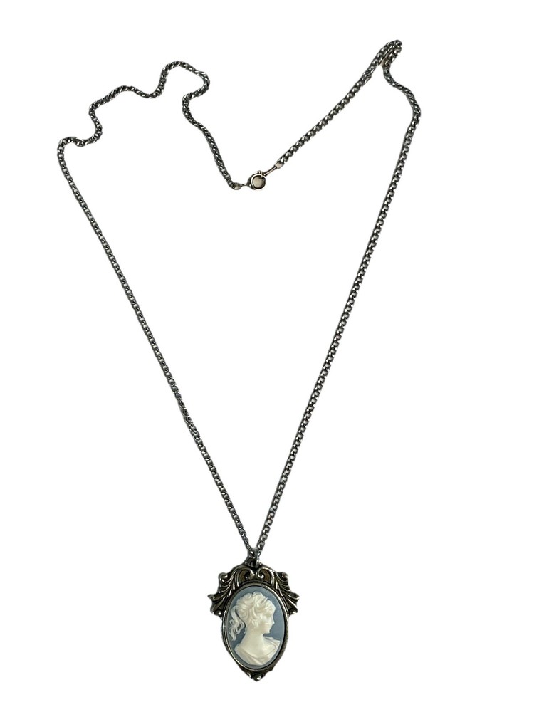 Vintage Blue and White Victorian-style Cameo Portrait Pendant Necklace 18”
