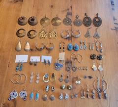 Lot Of 40 Pairs Wearable Vintage Fashion Earrings Wear Or Resell Great Variety