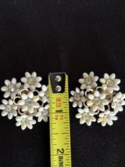 Vtg White Daisy Necklace Bracelet Brooch Earrings Parure Set Gold Toned Gift Box