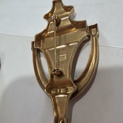 CORO GOLD TONE VINTAGE 1940’s DOOR KNOCKER WITH HAND CHAIN AND BELLS BROOCH SET