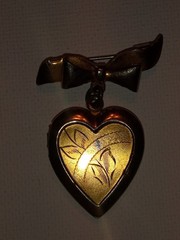 Antique Edwardian Sweetheart C-Clasp Bow Locket & Heart Necklace Lot – As-Is