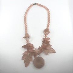 VTG Frosted Pink Lucite Cluster Flowers Leaf Statement Beaded Necklace 17”