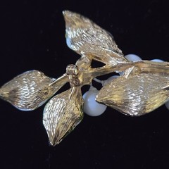 Vintage Mistletoe Brooch Green Enamel White Berry Christmas Holiday Gold Tone…