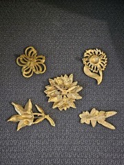 5 Vintage Floral Brooches Gold-Tone, Two Signed, One AAi