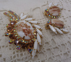 Vintage Verified JULIANA D&E Gold Fluss & Rhinestone BROOCH & EARRINGS SET