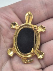 Vintage Unsigned Turtle Brooch Pin Black Plastic Cabochon Stone Shell Gold Tone