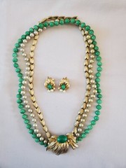 Vtg Gold Jade Glass Faux Pearl Green Mogul 3 Strand Necklace Earrings Set