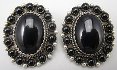 BEAUTIFUL 1 5/8″ JOAN SLIFKA STERLING SILVER ONYX CABOCHON CLIP ON EARRINGS