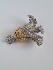 KJL Prince of Wales Dutchess Windsor Replica Rhinestone 3 Feather Crown Brooch