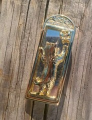Cat Looking In Mirror Brooch AJC Pin American Jewelry Chain Co. 2.5″ Gold Toned