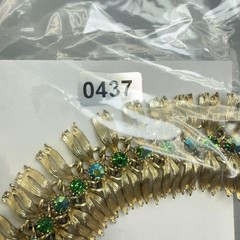 Vintage Lisner Gold Tone Green AB Rhinestone Bracelet 7.5″