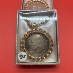 Cool Vintage Old Stock 1974 Eisenhower Dollar Necklace Gold Tone Pedant