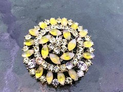 Vtg WEISS Yellow Givre Glass Rhinestone Domed Round Pinwheel Brooch