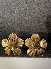 Vintage Coro Jewelry Brooch And Pair Of Clip On Earrings See Description