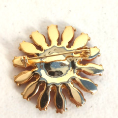 Gold Tone Flower Brooch Plastic Faceted Gems 1.75″ Orange Coral Colored Vtg Pin