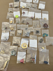 30lb LOT Vintage Jewelry Necklace Brooch Pendant Earrings Bracelet Costume Watch