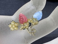 ESTATE VINTAGE PASTEL BLUE PINK CARVED GLASS SEED PEARL FLOWER BROOCH PIN