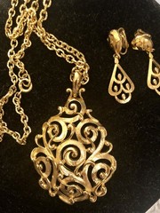 Trifari Rare Trifarium baroque Demi Parure Pendant & Earrings Vin Statement NR!