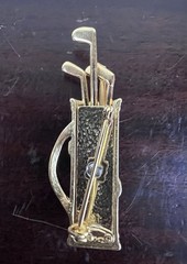 VTG TONA Golf Clubs & Bag Brushed Matte Gold Tone Brooch Pin Golfer Gift 2.25″