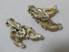 Vtg Creamy Beige Leaves Moonglow Thermoset Lucite Gold Tone Clip Earrings