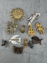 Vintage Brooch Lot Candy Cane Bear Butterfly Fish Bird Basket Christmas Tree