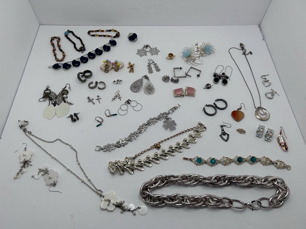 Vtg Modern Estate & Costume Jewelry Lot Mixed Materials Some Mismatch 63 Pc