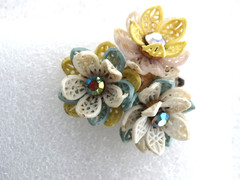 1950’s Retro Rockabilly Plastic Flower Cluster Clip On Earrings Aurora Borealis