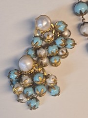 Vintage Crown Trifari 1950s Blue White Lucite Bead Necklace & Earrings Set Gold
